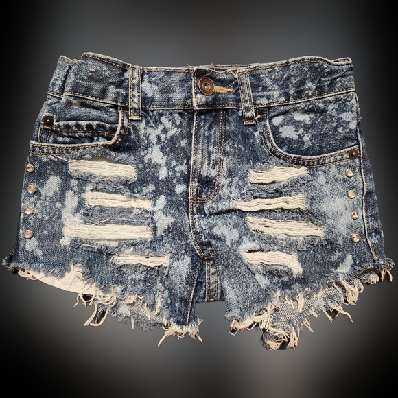 2 Pair Girls Size 6 Distressed Denim Shorts - Picture 4 of 9